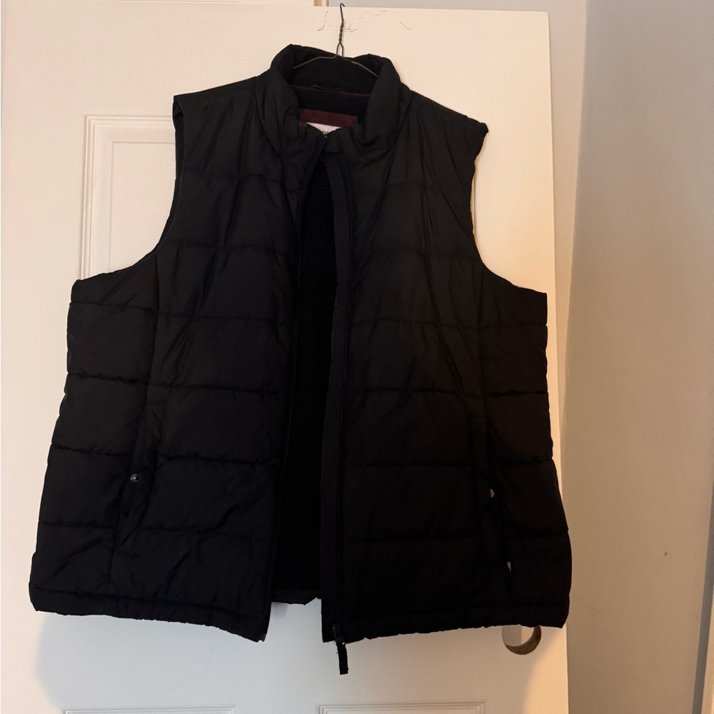 Amazon Essentials Men's Dark Quilted Vest